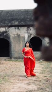 Brigida Instagram - சின்னஞ்சிறு நிலவே என்னைவிட்டு ஏனடி நீங்கினையோ…🥀

📸 - @_parthiban_paramesh_ 

#aesthetic #rahman #arr #ponniyinselvan #musiclover #reels #photography #reelitfeelit #sunset #cinematography #trendingreels  #saree #sareelove #tamilreels #retro #retroaesthetic #retrolook #melodysongs #aesthetic #slowmotion #explore  #reelindia