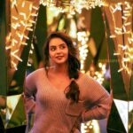 Chaitra Reddy Instagram - 🌸I believe in being strong when everything seems to be going wrong. 🌸I believe that tomorrow is another day. 🌸I believe that happy girls are the prettiest girls. 🌸I believe in miracles. Photography by : @vr2photography Dubai Mall , Dubai