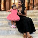 Charu Asopa Instagram - Today we celebrated Ziana’s birthday with nana-nani , mama- mami , masi …. My jaan was looking like a doll today. I just wanna say I love you so much mera bachha u will never ever feel that you are alone coz I ll always be there for you. Thank you for teaching me what unconditional love is. ❤️🤗😘#prebdaycelebrations🎉 Bikaner