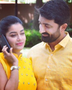 Chaya Singh Instagram - Happy new year everyone✨💫

#newyear #couplegoals #2022 #happiness #together