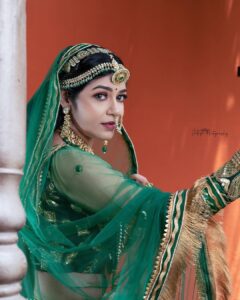 Chaya Singh Instagram - 💚👑

Outfit: @ki.ruban.ra.j.s 
Styling: @kirubanrajselvam & @meenasivakumar_1224 
Photorapher: @sathyaphotography3 
Makeover: @kalaiartistry 
Hair: @vanitha_makeover 
Location: @elementsoneastcoast 
Jewellery: @fineshinejewels