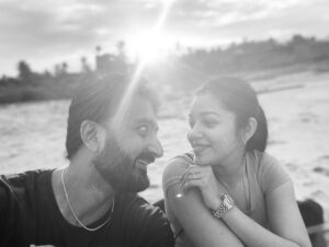 Chaya Singh Instagram - Seizing the fleeting moment❤️
#sunsetphotography #saturdayvibes #happyweekend #meltingsun #couplegoals #beach #togetherforever #loveu