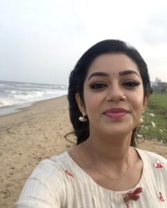 Chaya Singh Instagram - The most memorable moments in life are the ones u never planned🥰
#run #runserial #suntv #vikatan #suntvserial #beach #romantic #soulmate #together #wonderfulevening #walkonbeach #couplegoals #realcouple #memorablemoments #unplanned