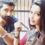 Chaya Singh Instagram – Arrested for life😉 lovebird kaidis 
#arrested #couplegoals #kaidi #lovebird #ontheset #runserial #suntvserial #vikatan