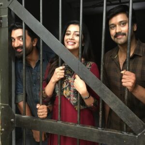 Chaya Singh Instagram - Happy birthday Thilak🎂💐
It’s fun shooting with u.. stay blessed 
#happybirthday #birthdayboy #run #runserial  #suntvserial #vikatan #behindthescenes #fun #prison #happy