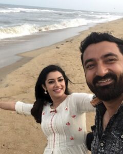 Chaya Singh Instagram - The most memorable moments in life are the ones u never planned🥰
#run #runserial #suntv #vikatan #suntvserial #beach #romantic #soulmate #together #wonderfulevening #walkonbeach #couplegoals #realcouple #memorablemoments #unplanned