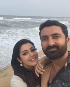 Chaya Singh Instagram - The most memorable moments in life are the ones u never planned🥰
#run #runserial #suntv #vikatan #suntvserial #beach #romantic #soulmate #together #wonderfulevening #walkonbeach #couplegoals #realcouple #memorablemoments #unplanned