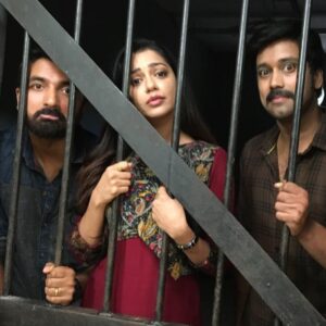 Chaya Singh Instagram - Happy birthday Thilak🎂💐
It’s fun shooting with u.. stay blessed 
#happybirthday #birthdayboy #run #runserial  #suntvserial #vikatan #behindthescenes #fun #prison #happy