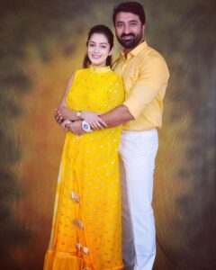 Chaya Singh Instagram - Happy new year everyone✨💫

#newyear #couplegoals #2022 #happiness #together