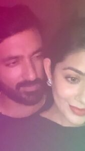 Chaya Singh Instagram - R13 Take a husband who looks at you like maybe your magic💫✨
P.S: Vice versa 

#weekendvibes #couplegoals #trendingreels #manikemagehithe #love #magicmoments