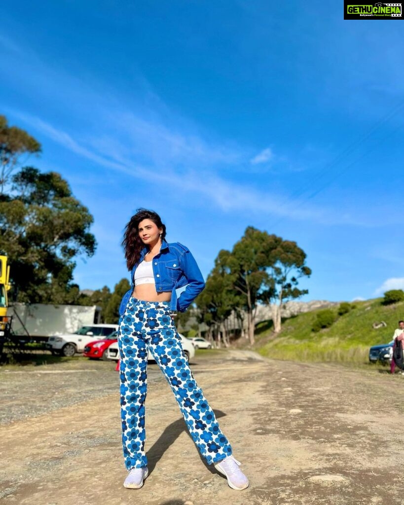 Daisy Shah Instagram - Sun is out n so are the daisies ☀️ . . . #khatronkekhiladi13 #kkk13 #southafrica #sunnymorning #grateful @colorstv . . Styled by: @stylebysaachivj Outfit: @shopmixt.in Team: @sanzimehta777 @stylewithmehak @styledbynikinagda