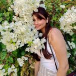 Daisy Shah Instagram - “Earth laughs in flowers” - Ralph Waldo Emerson
