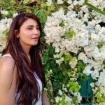 Daisy Shah Instagram - “Earth laughs in flowers” - Ralph Waldo Emerson