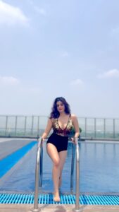Darshana Banik Instagram - No Monday morning blues….

#monday #morning #blues #reels #reelsinstagram #summer #summervibes #pool #fashion