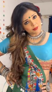 Deepshikha Nagpal Instagram - Full filmy style …. Je baat 😂.
.
.
#filmy #stylish #bollywoodactor #bollywoodstyle #trending #reelsvideo #goodmorning #haveaniceday #❤️