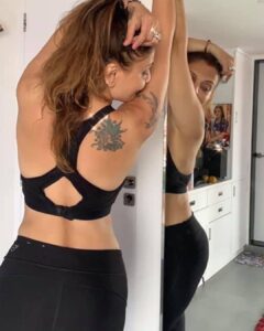 Deepshikha Nagpal Instagram - If it doesn't challenge you, it doesn't
change you..
.
#fitnessmodel #challenge #change #swag #attitude #smile #workoutroutine #blessed