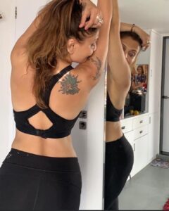 Deepshikha Nagpal Instagram - If it doesn't challenge you, it doesn't
change you..
.
#fitnessmodel #challenge #change #swag #attitude #smile #workoutroutine #blessed