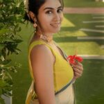 Deepti Sati Instagram - 🌺 @darshan___bhanushali @fotofilms_production Saree : @turmerikofficial #sareelove