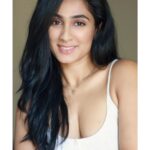 Deepti Sati Instagram - #Canon EOS R7 / Canon Adapter #Canon 50mm 1.4 EF / #Sigma 30mm 1.4 EF Lens. @aputureindia @amaran.lighting @canonindia_official @canonasia @canon_thailand #model #Actress @deeptisati #Ph #Vd @advait_vaidya Home