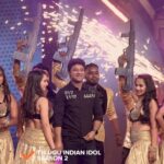 Devi Sri Prasad Instagram - Ee sari beat-u mamulga undadu, Performance lu baddalaipodhi. @thisisdsp on #TeluguIndianIdol2 Semi-Finale on 19 & 20 May only on aha. @musicthaman @thisisdsp @karthikmusicexp @singergeethamadhuri @vedalahemachandra... . . . . . @southindiashopping @realmeindia @bingo_snacks @shaadi.com @fremantleindia @kajaria.ceramics @mangofrooti_freshnjuicy @realkhiladiofficial