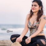 Dharsha Gupta Instagram - ❤️இந்த வாழ்க்கையில் ஒரே ஒரு மகிழ்ச்சி மட்டுமே உள்ளது, நேசிப்பதற்கும் நேசிக்கப்படுவதற்கும்❤️ Pic- @sathish_photography49