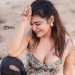 Dharsha Gupta Instagram - ❤️இந்த வாழ்க்கையில் ஒரே ஒரு மகிழ்ச்சி மட்டுமே உள்ளது, நேசிப்பதற்கும் நேசிக்கப்படுவதற்கும்❤️ Pic- @sathish_photography49