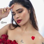 Dharsha Gupta Instagram – ❤️Happy Valentine’s Day❤️
❤️Luvvvvvvvb Uuuuuuuuu, who’s ready to accept my Luvvvvvvvv❤️
M&H- @murugeshmakeup_hair 
Styling- @sen_smily_girl 
Decor- @grandsha_events 
Assi- @sharmi_nandha 
Pic- @sathish_photography49 
Location- @arangaa.space