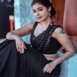 Dharsha Gupta Instagram - 🖤கருப்பின் மந்திரமும் மாயமும் என்னை வியக்கத் தவறுவதில்லை🖤 🖤Happy Weekend🖤 Hairstyle- @sri_bridal_artistry Costume- @sudhassignaturestudio Pic- @raj_isaac_photography Location- @sodcoimbatore Coimbatore, Tamil Nadu