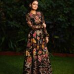 Dia Mirza Instagram - In the year 2000 as a new Femina Miss India I had the privilege of wearing Ritu Kumar creations for my international contest to be held in Manila. We met in Delhi to for the first time at her beautiful home. She had arranged for some of her most exquisitely hand crafted heirloom outfits for me to try on. Each time I wore one of the outfits and stepped out of the changing room I was filled with wonderment. She generously shared the stories of the textile, the laborious hours spent in embroidering each piece by the timeless hands of artisans… and then she generously gave me her heirloom jewellery to wear at the photoshoot that followed. I will never forget her love, her care and generosity. She enriched my experience at the Miss Asia Pacific - because wearing her creations was an embodiment of her our rich history, tradition, culture and craft. And over the years she has continued to be generous. My first film production’Love BreakUps Zindagi’ showcased many of her beautiful garments in the wedding sequences of the movie. Every character feeling and looking exquisite 🙏🏻❤️ Ritu di, thank you. You are so special. Your legacy is your tireless persistence to empower. I love you and will always be grateful. @ri_ritukumar @ritu.ritukumar Styled for the @nmacc.india opening by @theiatekchandaney. Hair by @tejisinghofficial Make Up by me 😊 Photos by @shivamguptaphotography Earrings customised by @khannajewellerskj