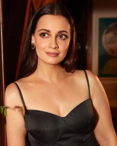 Dia Mirza Instagram - Agar aaina humein apne charitre ka ahsaas dilaye toh dekhna kitna mushkil ho jaayein?

Have you watched #Bheed yet? In cinemas now 🕊️❤️

Outfit @anitadongre 
Earrings @silverstreakstore 
Styled by @theiatekchandaney 
Assisted by @jia.chauhan 
HMU @shraddhamishra8 
Photos by @shivamguptaphotography 
Managed by @shruti8711 @exceedentertainment