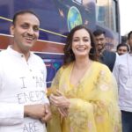 Dia Mirza Instagram - Meet Prof. @drchetansolanki a man who is on a journey to make India - Solar Literate. He will be on the road travelling the length and breadth of India for 11 years. His mission to make India energy self reliant is commendable and awe inspiring 🌏 Visit www.energyswaraj.org to know more about his work. Tell me in the comments how much action can an individual take? Will it make difference? #EnergySwaraj #ClimateAction #ForPeopleForPlanet #ForNature #SolarPower #SDGs #GlobalGoals #DownToEarthWithDee #ThursdayThrowback