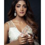 Dimple Hayathi Instagram - Believe you can and you are half way there . #dimplehayathi Clicked by - @shreyaksingh Makeup - @aruusmakeup Styled by - myself 🙈 with the help of @sandhya__sabbavarapu @manogna_gollapudi Blouse - @arka_by_divya_kanigalupula Jewellery - @theiajewellery_hyd