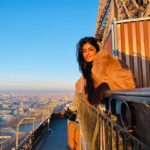 Dimple Hayathi Instagram - Giggling all the time .. 🙈🤷🏻‍♀️😅 #solotrip #vacation #paris #love #sunglow #dimplehayathi #selflove France, Paris
