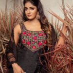 Dimple Hayathi Instagram - We clearly have too many favorites! Outfit: @keerthikadireofficial Photography: @puchi.photography Jewllery: @karnikajewelshyd Makeup: @aruusmakeup Hair: @nagukasu . . . . . . . . #stylediaries #raamabaanam #peoplemediafactory #tollywood #styling #dimplehayathi #celebstyle