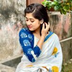 Ditipriya Roy Instagram – এরা সুখের লাগি চাহে প্রেম, প্রেম মেলে না,
শুধু সুখ চলে যায়।
এমনি মায়ার ছলনা……. 
.
.
.
.
.
.
. 
. 📷 মা ♥️ 
. শাড়ি @rangga4911 @aditiroyz 
.
.
.
. #thursday #thursdaymotivation #saree #bengali #lookbook #posing #justlikethat #ethnic #silver #shorthair #mood #positivity #love #life #insta #instalike #instafashion #instadaily