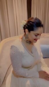 Divya Spandana Instagram - 🤍

@bhavyagowda.07 @shefalisurvemua @meghanashetty2011 @hairartistry_by_lavibuxani