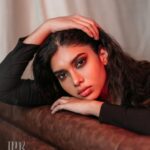 Dushara Vijayan Instagram - Looking at you,looking at me😎 . . . Shot by : @thememoryboat and team Makeup Artist : @renuka_mua Hair stylist : @puii_c_ammy Assistance : @prasanthpowar #styleinspo #style #fashion #black #sassy #whatiwear #stylestatement