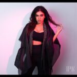 Dushara Vijayan Instagram - XoXo,gossip girl🖤 . . Shot by : @thememoryboat and team Makeup Artist : @renuka_mua Hair stylist : @puii_c_ammy Assistance : @prasanthpowar #styleinspo #style #fashion #black #sassy #whatiwear #stylestatement