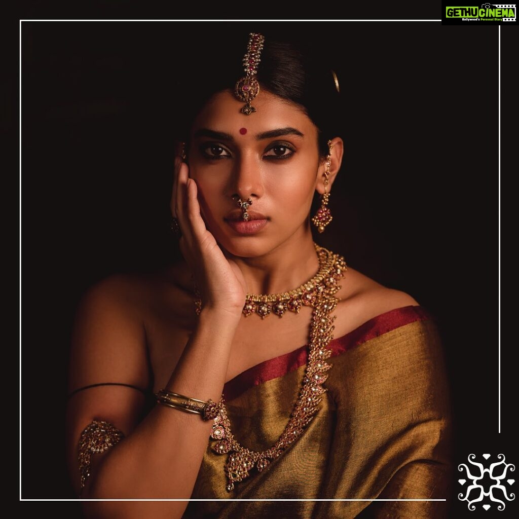 Dushara Vijayan Instagram - Experience the old world charm with our Rewind Collection. Let’s roll back to a rich bygone era. @dushara_vijayan is seen wearing some of our vintage masterpieces. Photography: @photonimage_by_dara Assistance: @arul.cool Makeup: @renuka_mua Hair: @puii_c_ammy @syla_hair_extensions Location: @prasantpowar For enquiries, please DM or contact 95974 57555. You can also contact our retail stores directly. . . . #nac #naciewellers #indianjewellery #heritagejewellery #craftingbondsofpurelove #rewindbynac #vintagejewellery #antiquejewellery #rewindcollection