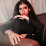 Dushara Vijayan Instagram - 🖤 . . . Shot by : @thememoryboat and team Makeup Artist : @renuka_mua Hair stylist : @puii_c_ammy Assistance : @prasanthpowar #styleinspo #style #fashion #black #sassy #whatiwear #stylestatement