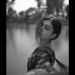 Dushara Vijayan Instagram - Shot by : @anitakamaraj Hairstylist : @puii_c_ammy @essy_zote . . . #portraits #photo #sunkissed #girlnextdoor #anitakamaraj #portraitphotography #simple #handloomlove #handloomcotton #hairstyles #dusky