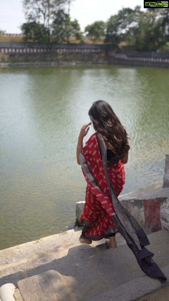 Dushara Vijayan Instagram - From the archives. #shotbyanitakamaraj In frame @dushara_vijayan ✨ Hair by @puii_c_ammy ✨ . . . . #anitakamaraj #chennaiphotographer #portraits #portraitphotography #moodygrams #portrait_universe #portraitindia #chennai #anitakamaraj #visualportraits #colourgram #photodaily #sonyalpha #zeiss #sareeportraits