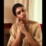 Dushara Vijayan Instagram - Shot by : @vinothdk Jewellery : @nacjewellers Hairstylist : @puii_c_ammy #kazhuvethimoorkkan promotions