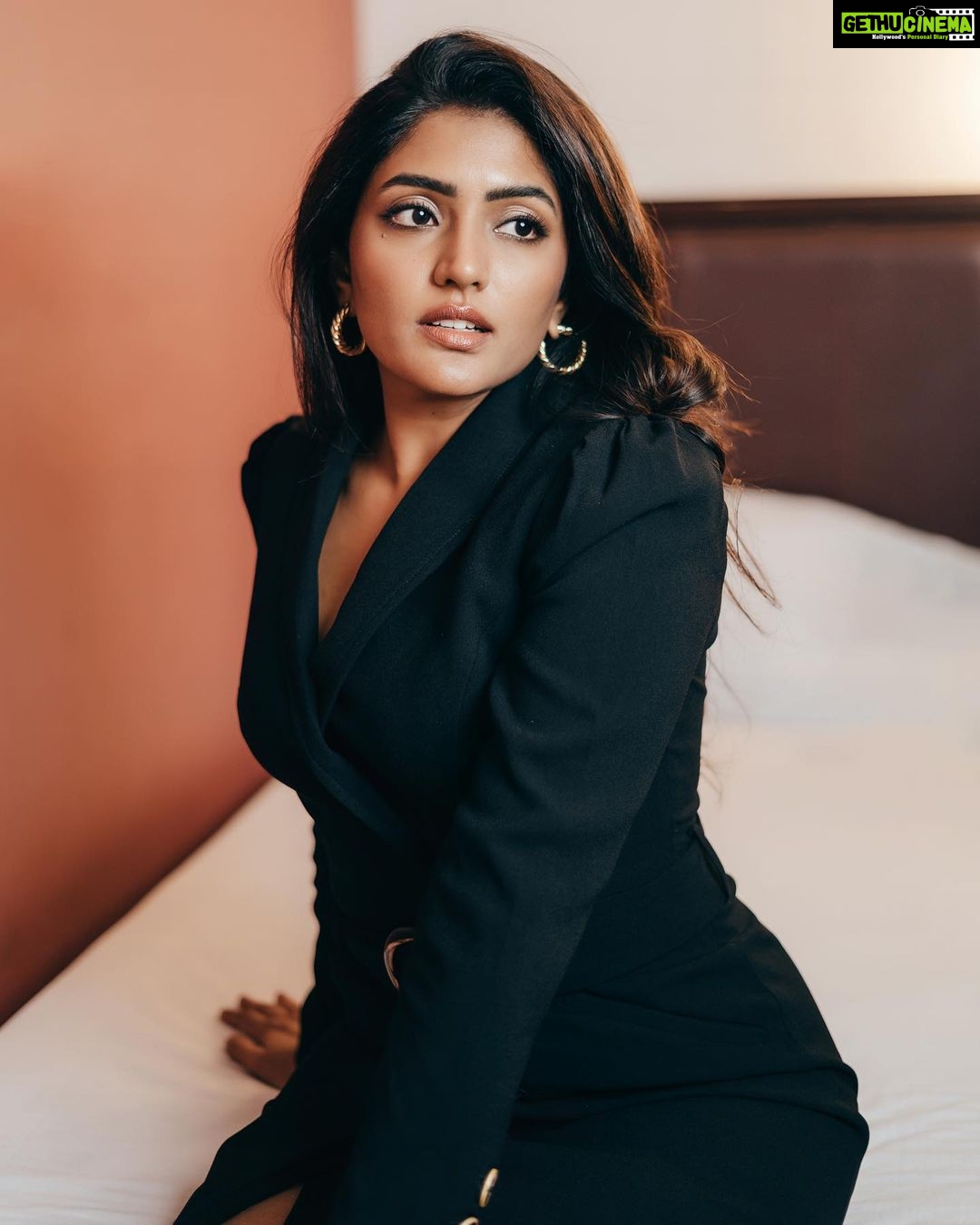 Eesha Rebba Instagram - Lost In The Moment🖤 - Gethu Cinema