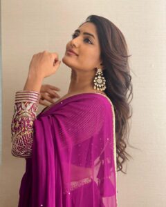 Eesha Rebba Instagram - Pick your fav☺️ Saree @ashwinireddyofficial💕 Hair @brinda.nandipati @sandhya_nandipati 💕