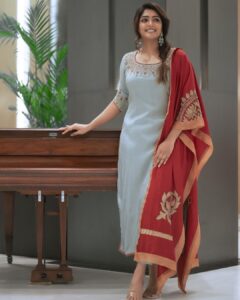Eesha Rebba Instagram - 🌱🌱 Styling @keerthysampath Outfit @rehanabasheerofficial Earrings @divasmantra MUA @kaviyaartistry_off Clicked by @karthikakphotography