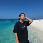 Elena Roxana Maria Fernandes Instagram - Forever my happy place! . . . . #kinanretreat #happy #place #happiness #sun #beach #sand #blue #sunkissed #beauty #pretty #glam #glow #ootd #retreat #leisure #travel #slay #forever #maldives #island #maldivesislands Maldives