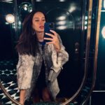 Elena Roxana Maria Fernandes Instagram - Pose and pout! . . . 🧥 @helenyarmak 👗 @dvf 👜 @bulgari 💎 @pats_vintagejewelry . #pose #pout #mirror #selfie #dress #outfit #ootd #outfitoftheday #fashion #style #glam #glow #shine #fashionandstyle #beauty