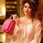 Ena Saha Instagram - I need more bags to keep more money 💰💸💵💶💷💴🤑 Bag @bulgari Make up @beardwali Photography @the_vagabong_creator #enasaha #explore #bags #pink #actor #makeup #fashion #explorepage #besthair #expression #handbags