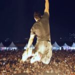Farhan Akhtar Instagram - MUMBAIIIII… You’ve always had my heart .. thank you to all in attendance last night .. overwhelmed by your love. @vibinfestival @farhanliveofficial #music #concert #gig #rock #besttime Video & edit - @akhileshganatraphotography